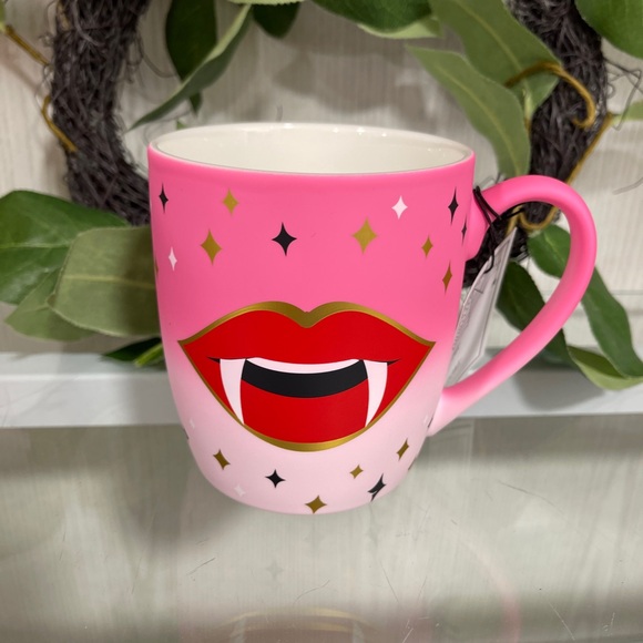Halloween Red Lips with Vampire Fangs Pink Smooth Matte Soft Touch Mug NWT - Picture 2 of 4